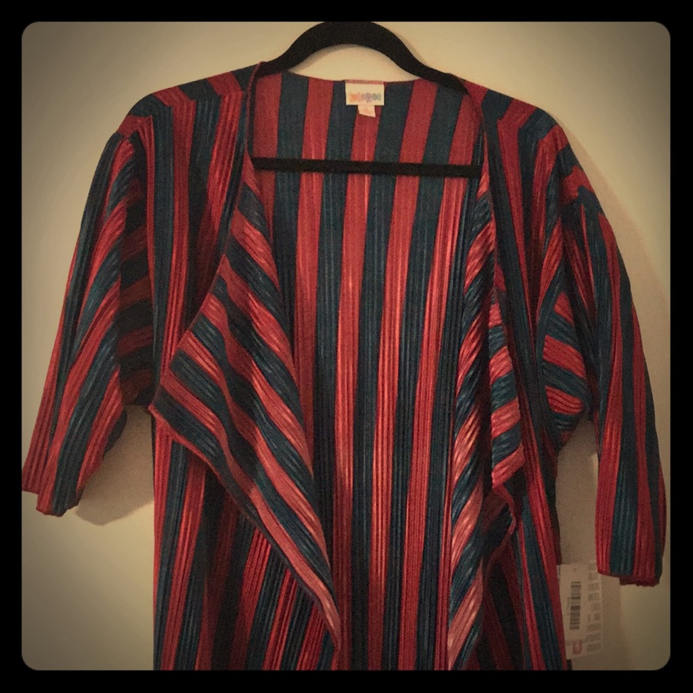 LulaRoe Shirley size small! Magenta and teal!